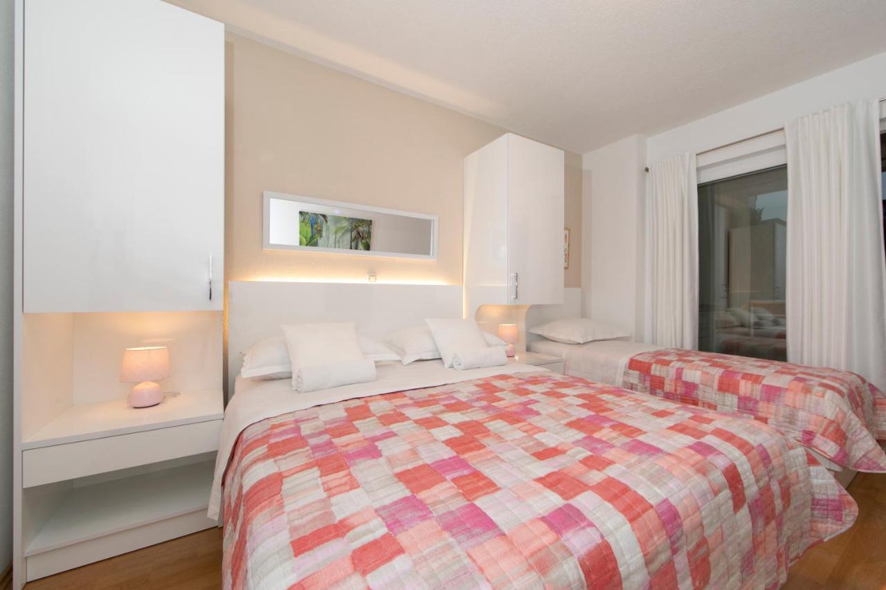 Apartments Milana 2 Tučepi Exteriör bild