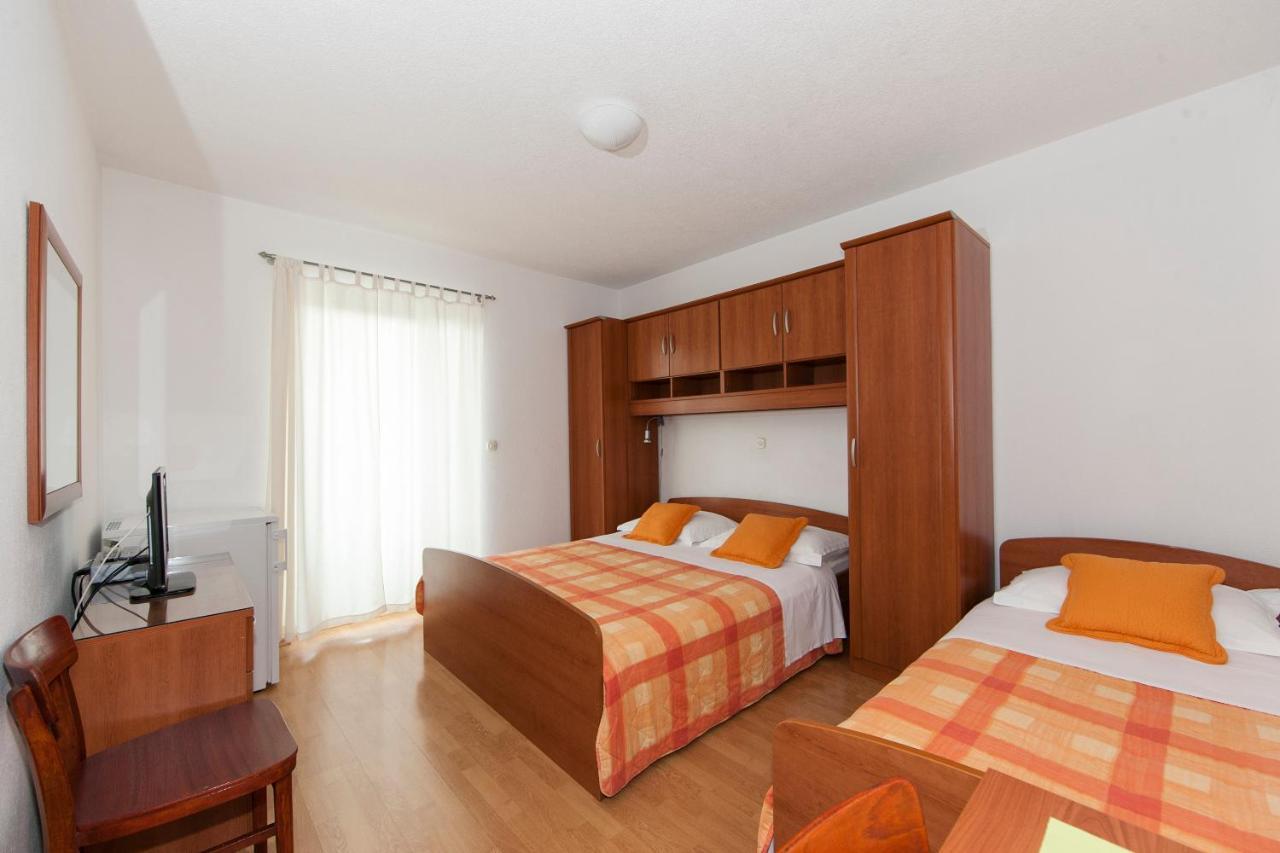 Apartments Milana 2 Tučepi Exteriör bild